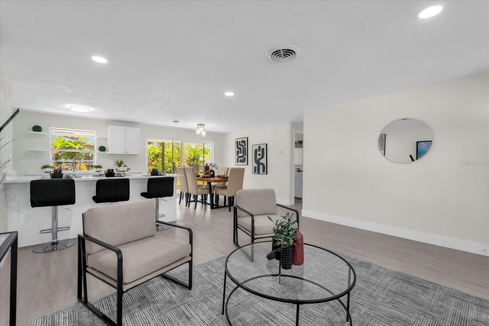 822 OAKVIEW DRIVE