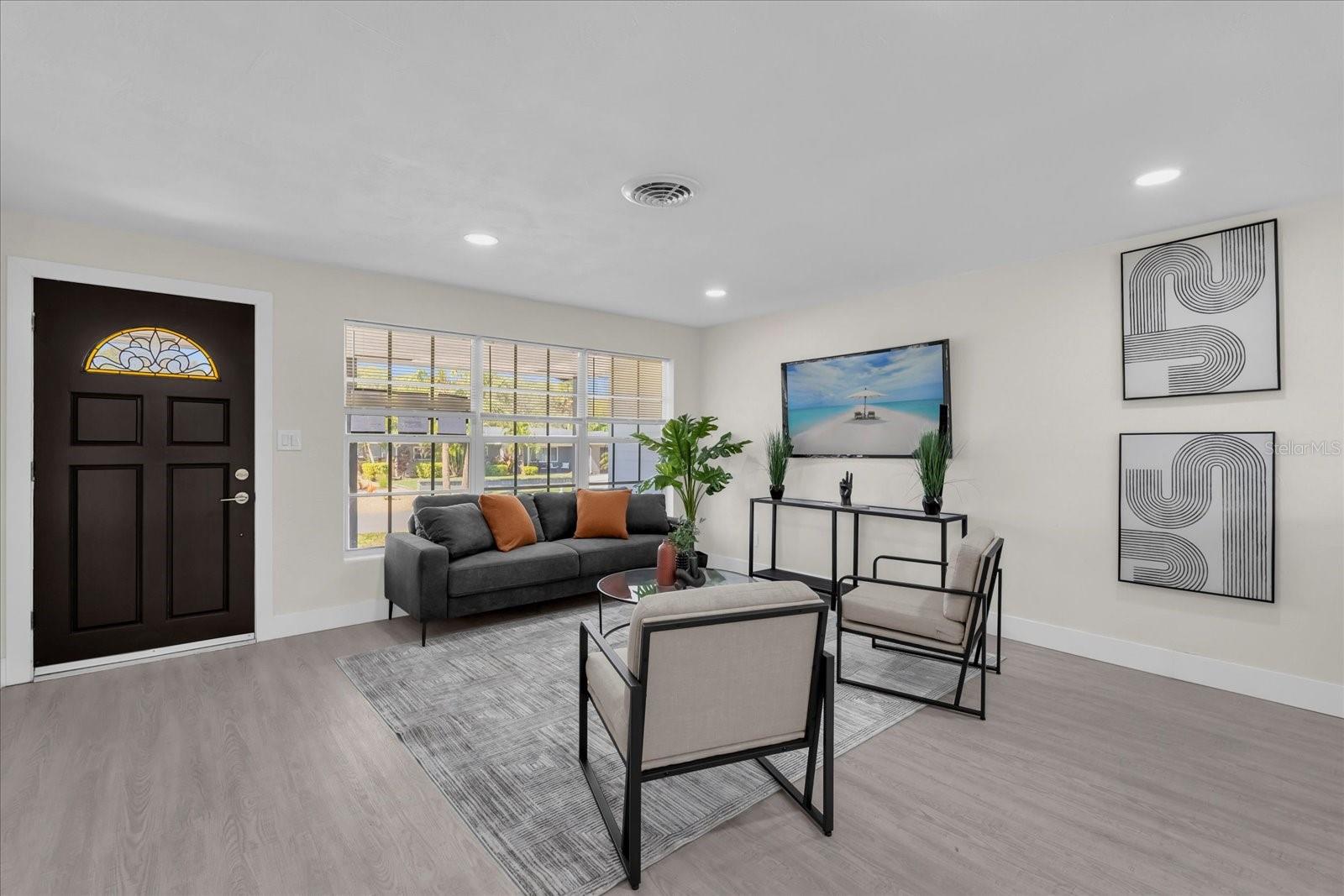 822 OAKVIEW DRIVE