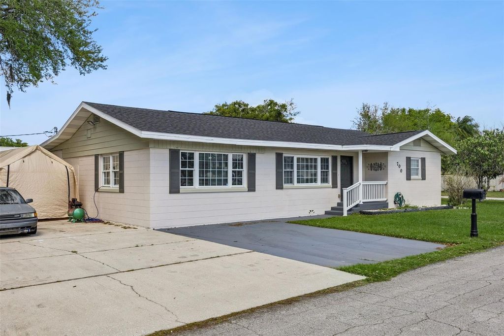 Photo of 700 9th Street, Saint Cloud, FL 34769 (MLS # O6394500)