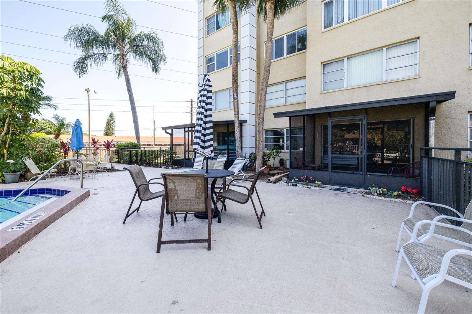 SEMINOLE-ON-THE-GREEN CAVALIER BLDG - Residential
