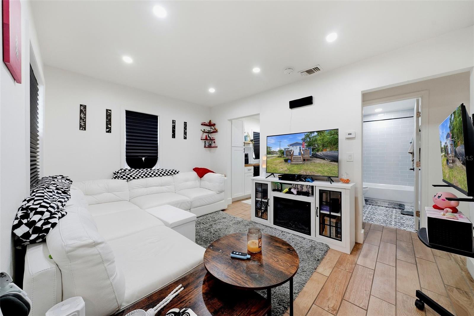 3311 E ELLICOTT STREET