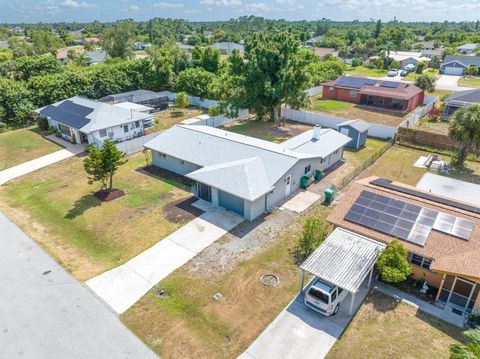 A home in PORT CHARLOTTE