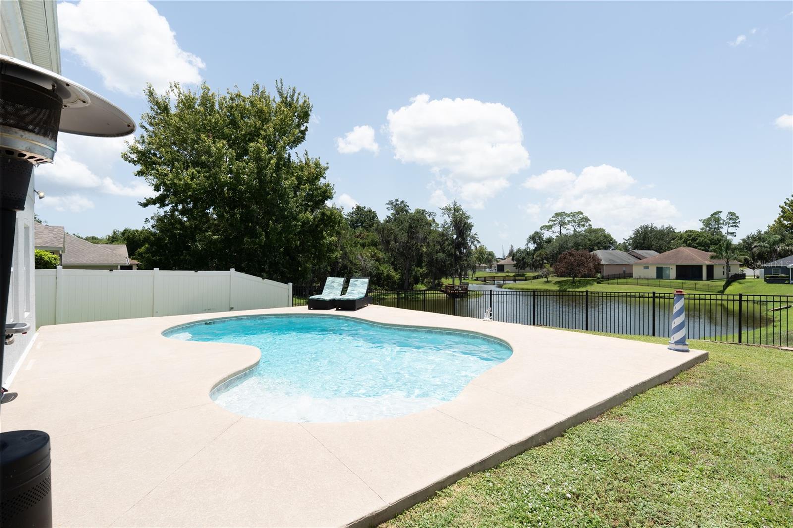 493 HOLLOW GLEN DRIVE