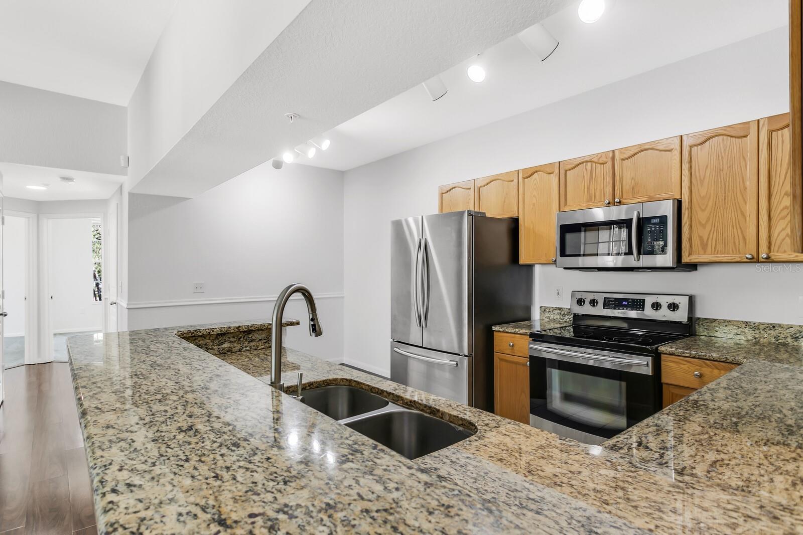 OXFORD PLACE AT TAMPA PALMS A - Residential