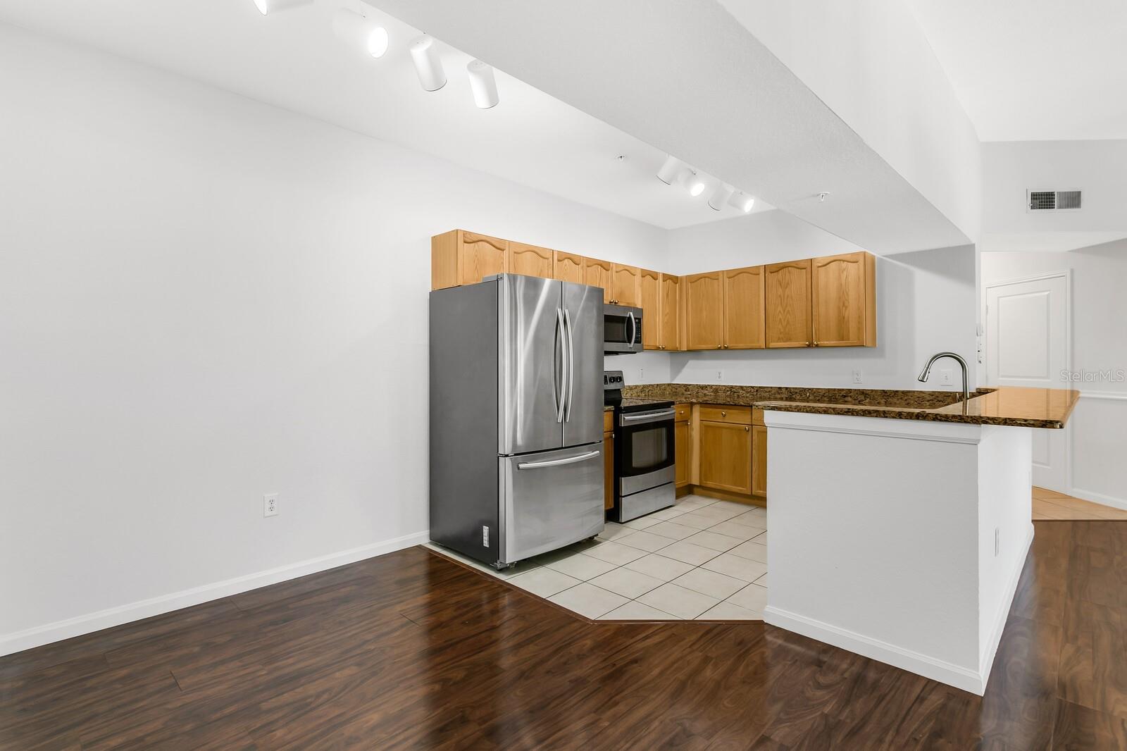 OXFORD PLACE AT TAMPA PALMS A - Residential