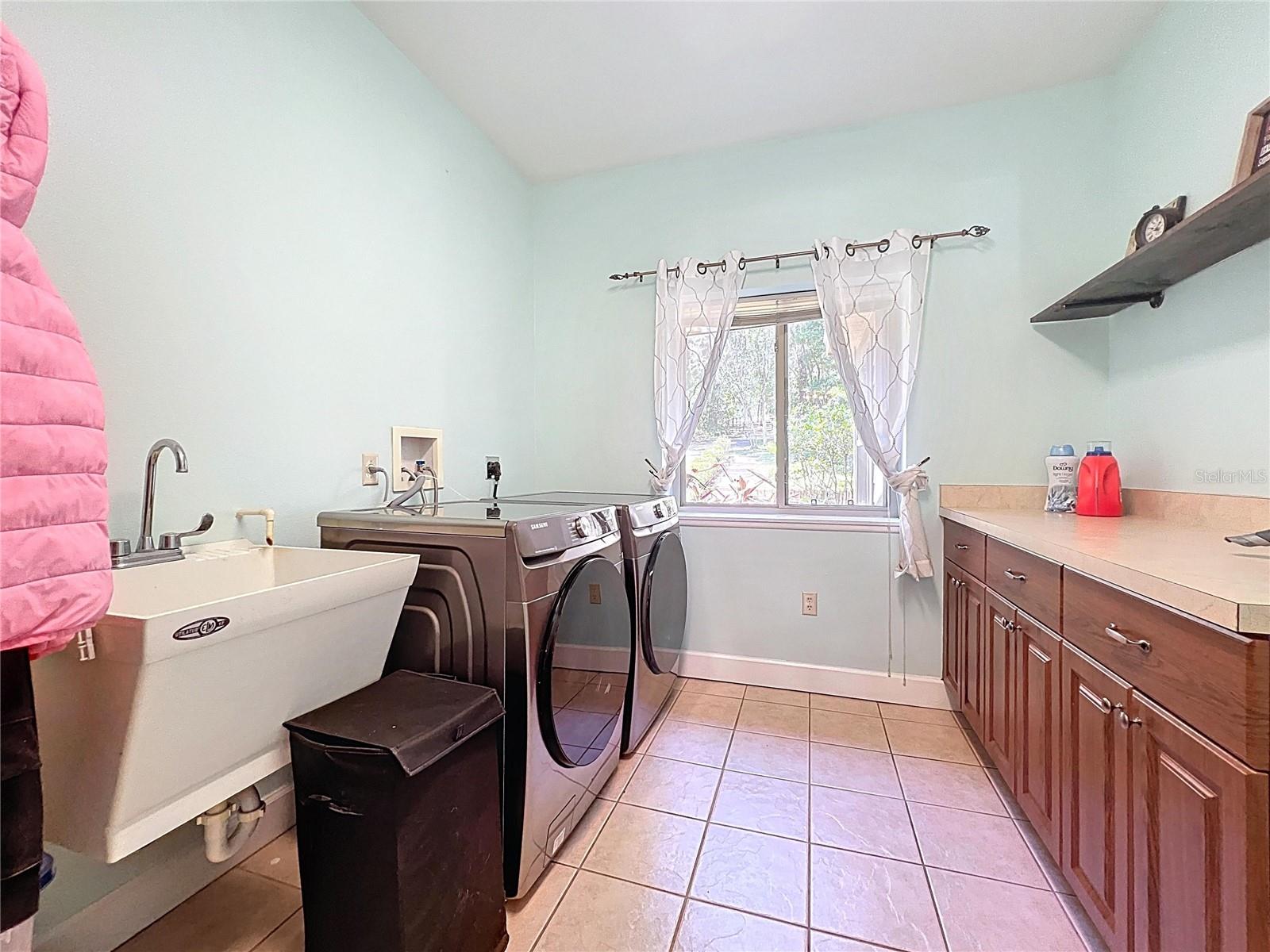 IOLA WOODS - Residential