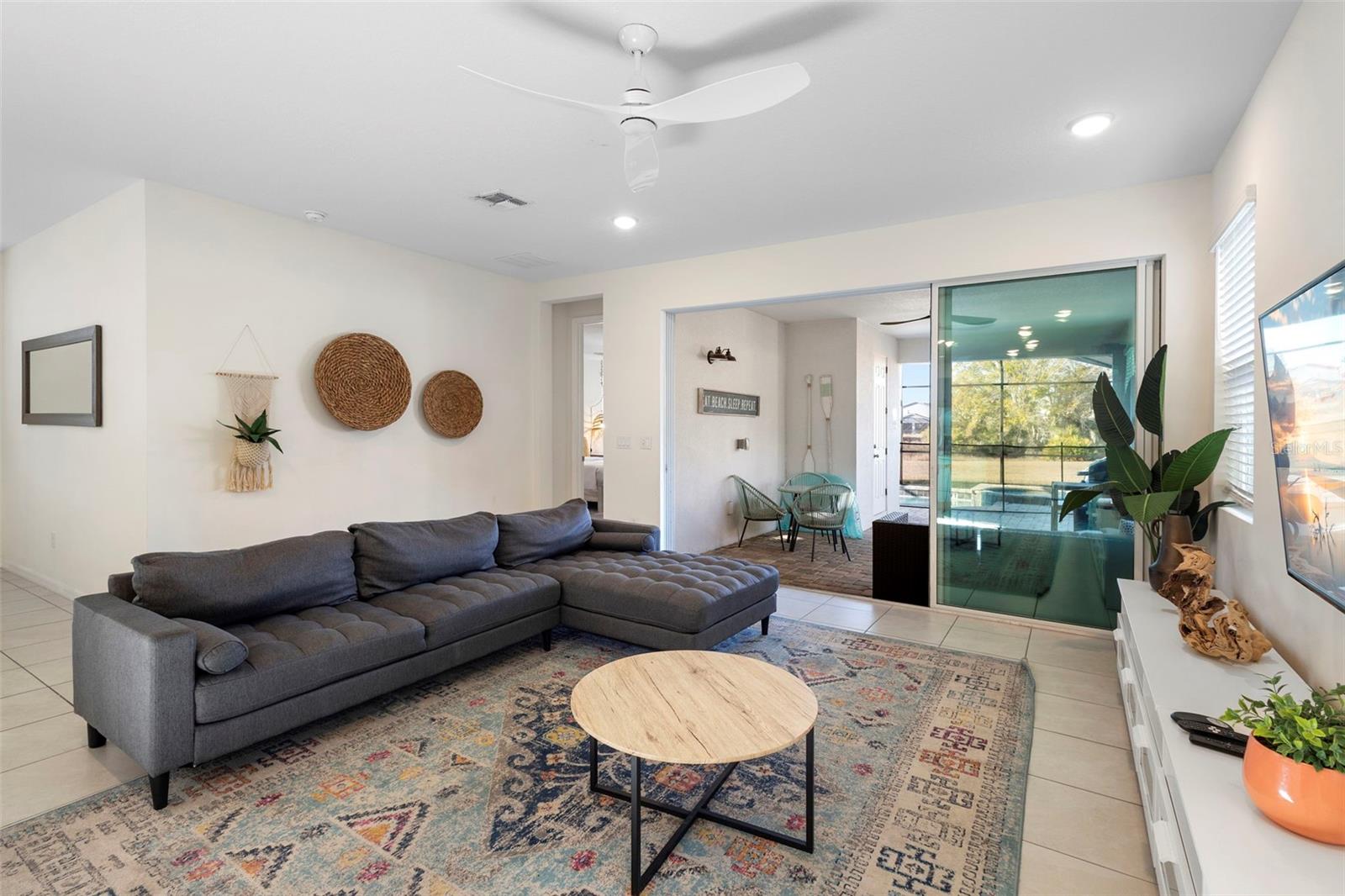 SOLARA RESORT VACATION VILLAS REP - Residential