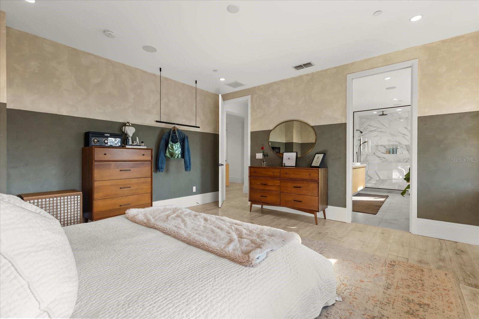 ALABAMA CONDO - Residential