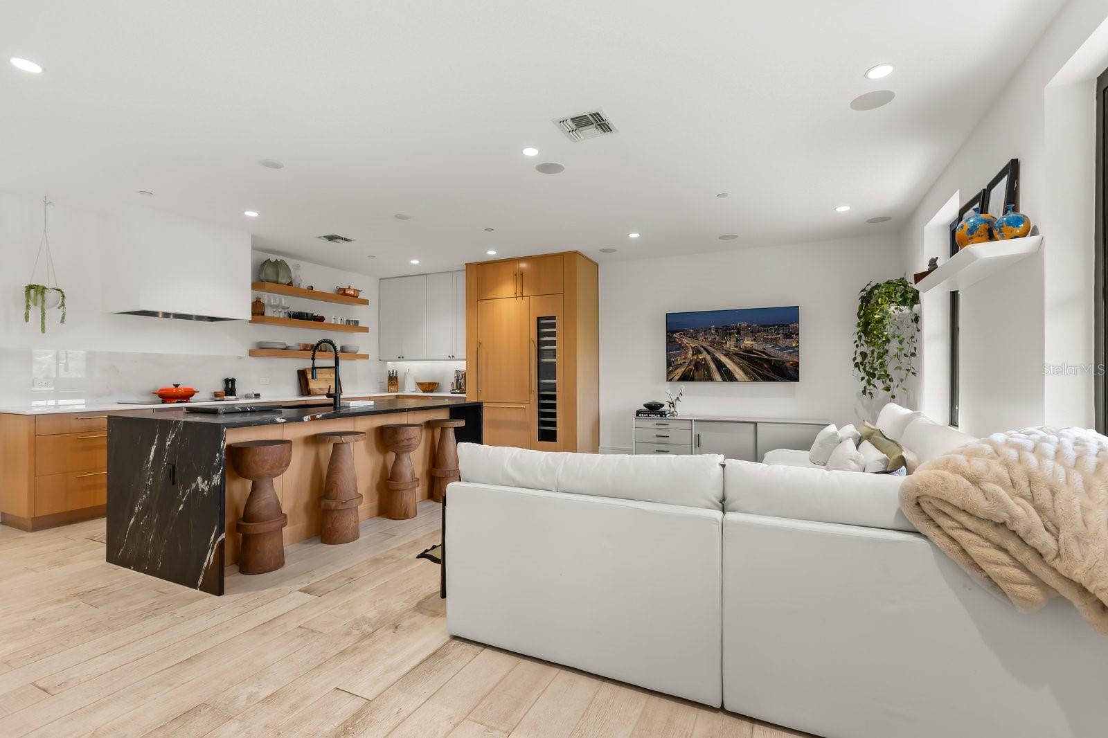 ALABAMA CONDO - Residential