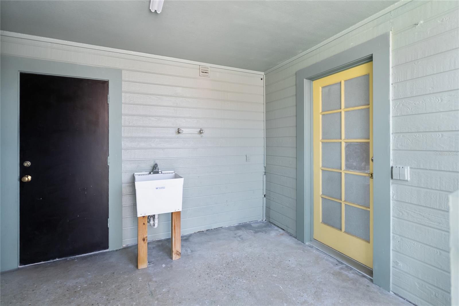 SOUTH VENICE - Residential