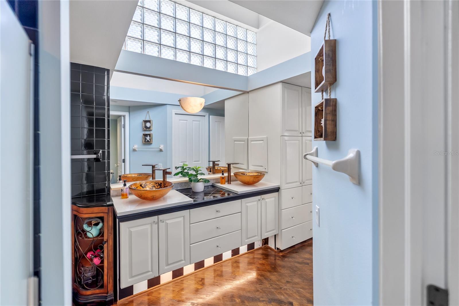 SOUTH VENICE - Residential