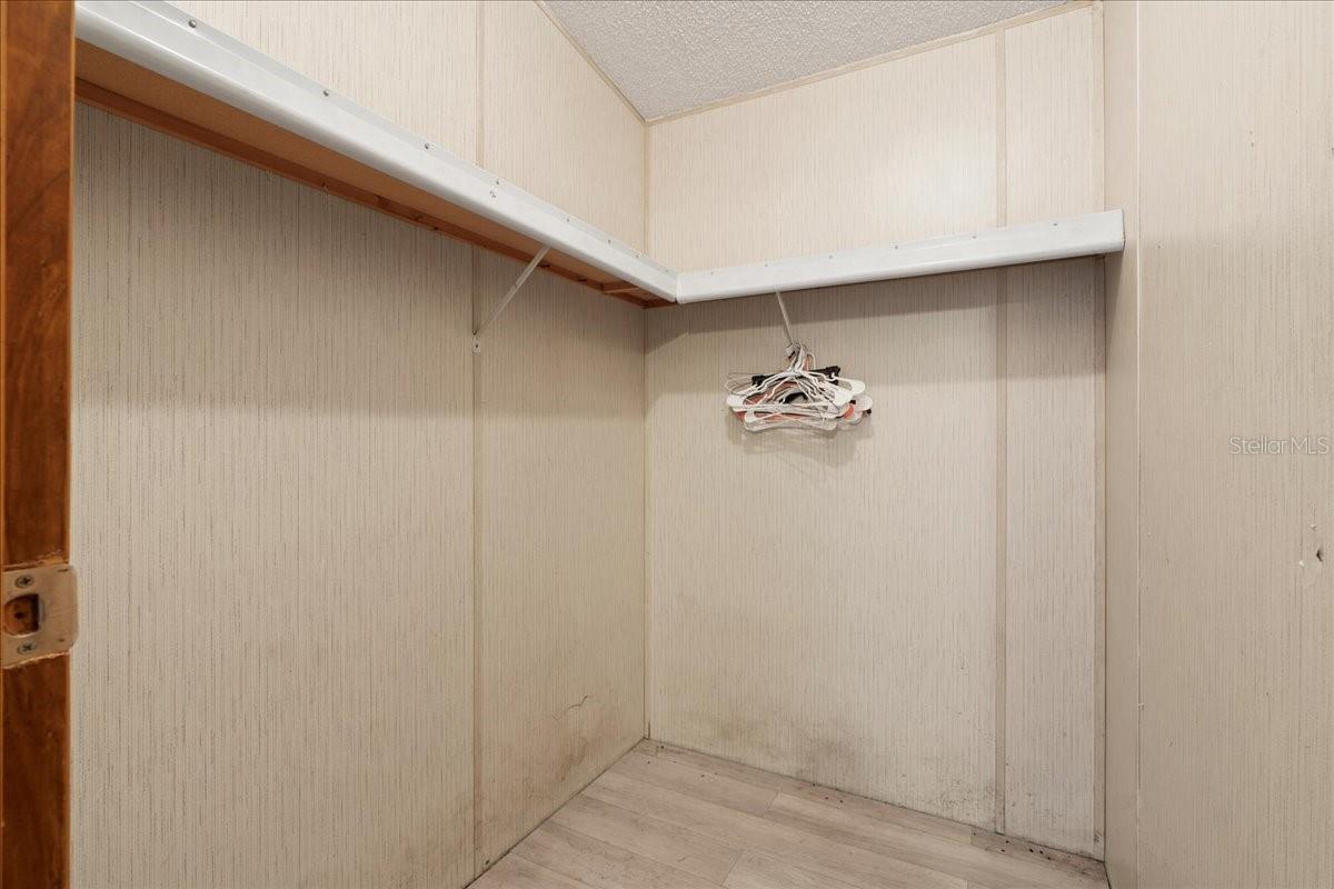 HOLIDAY FARMS - Residential