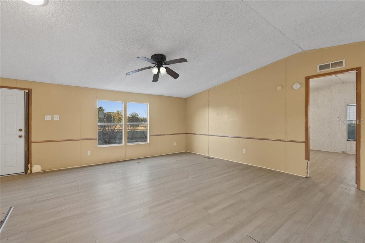 HOLIDAY FARMS - Residential