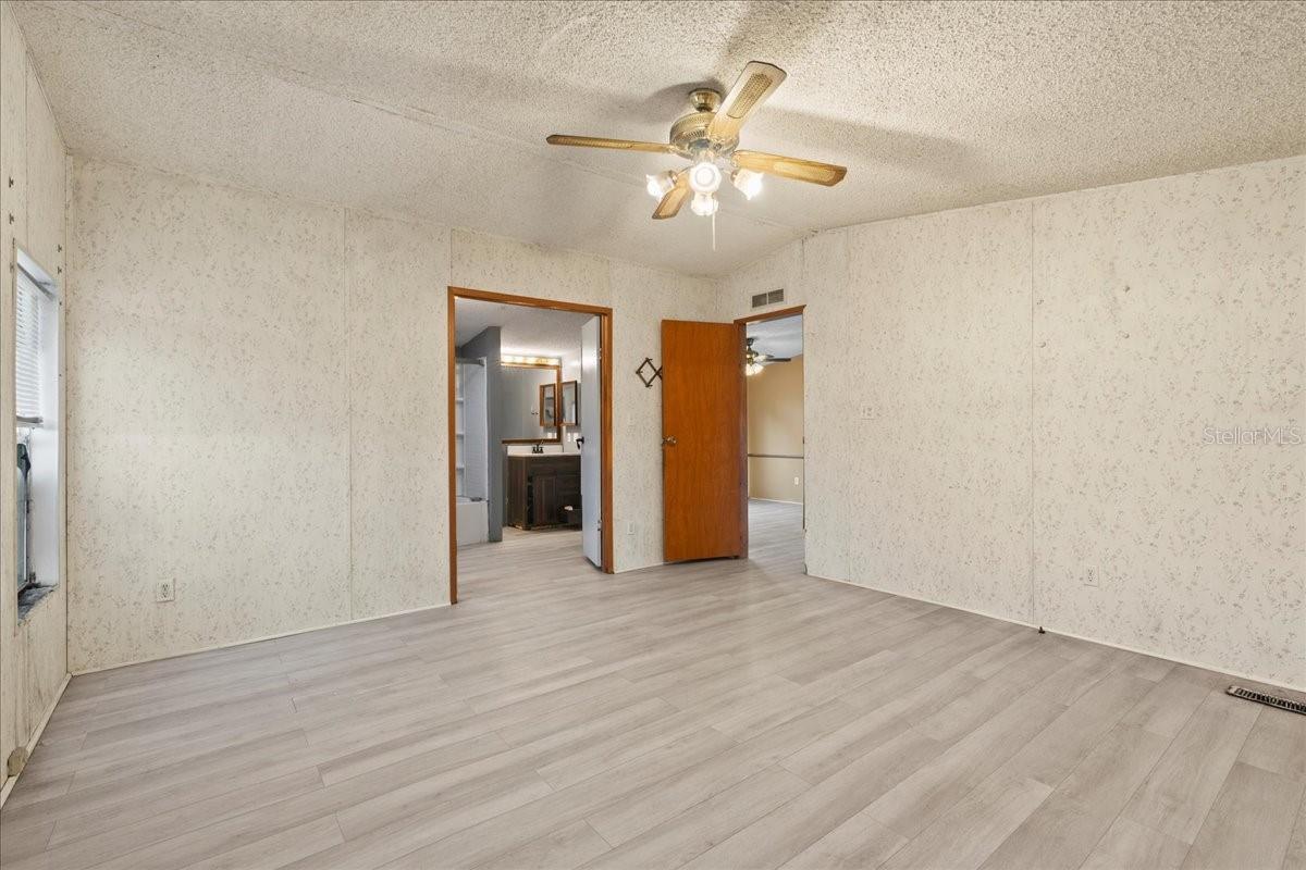 HOLIDAY FARMS - Residential