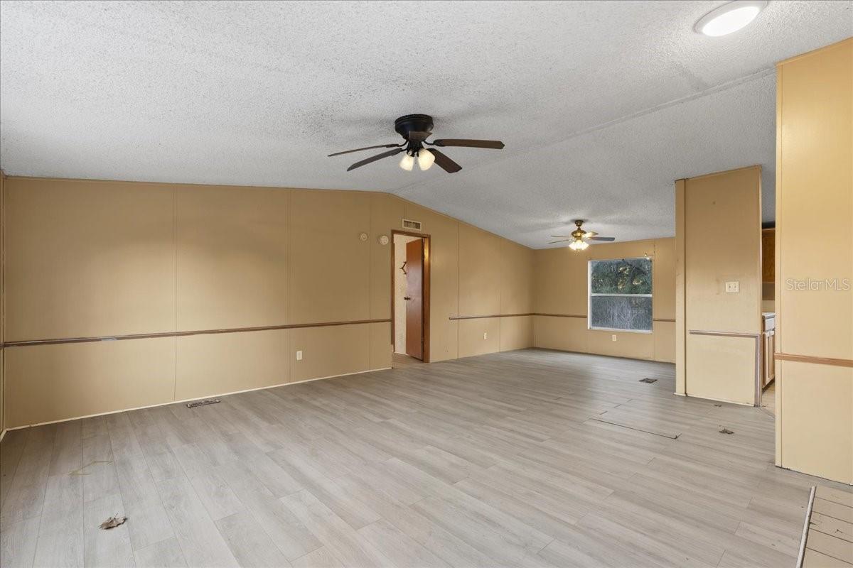 HOLIDAY FARMS - Residential