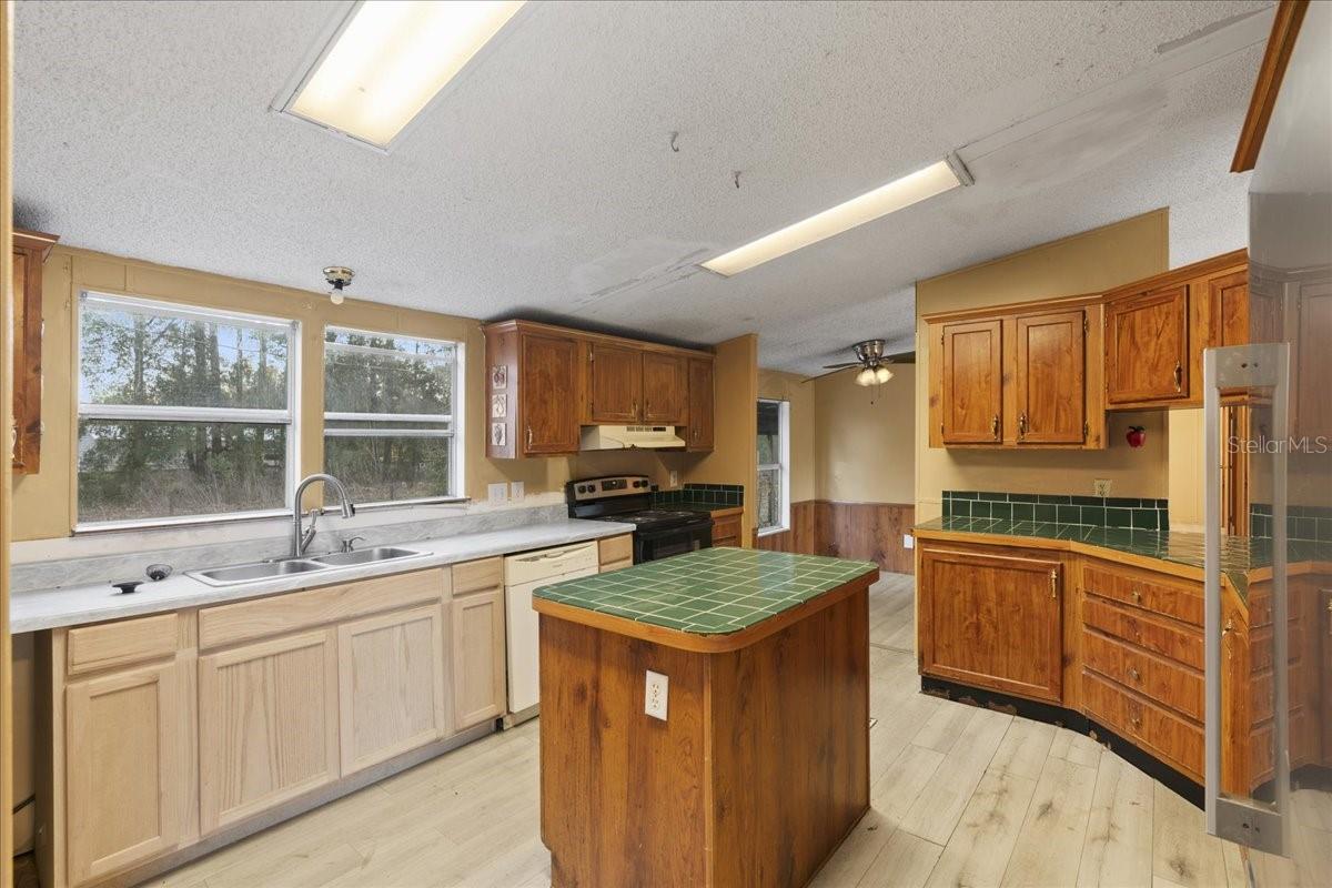 HOLIDAY FARMS - Residential