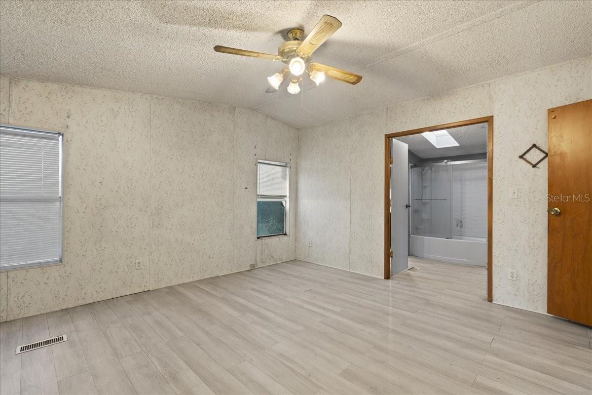 HOLIDAY FARMS - Residential