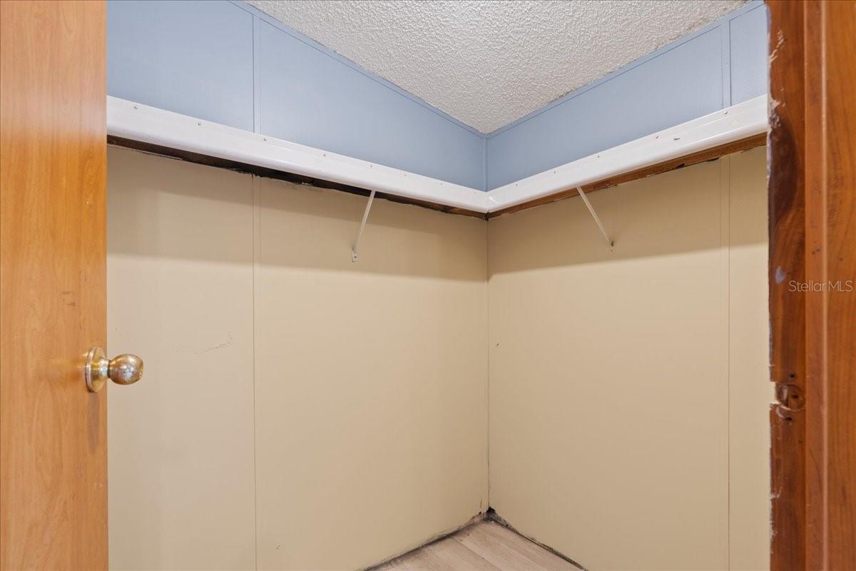 HOLIDAY FARMS - Residential