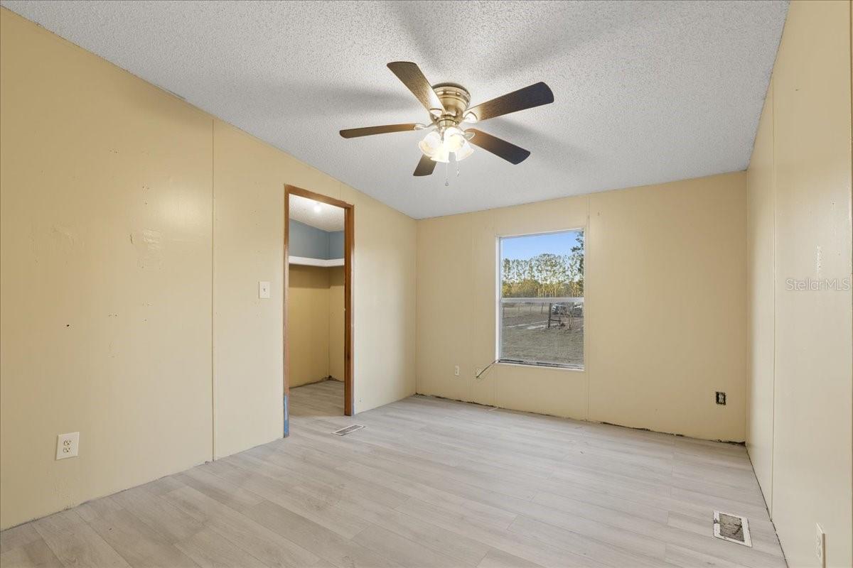 HOLIDAY FARMS - Residential