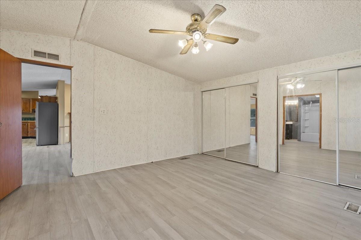 HOLIDAY FARMS - Residential