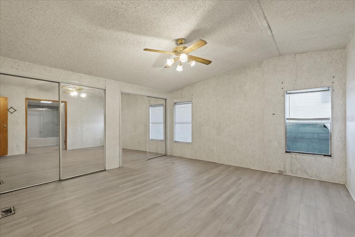 HOLIDAY FARMS - Residential