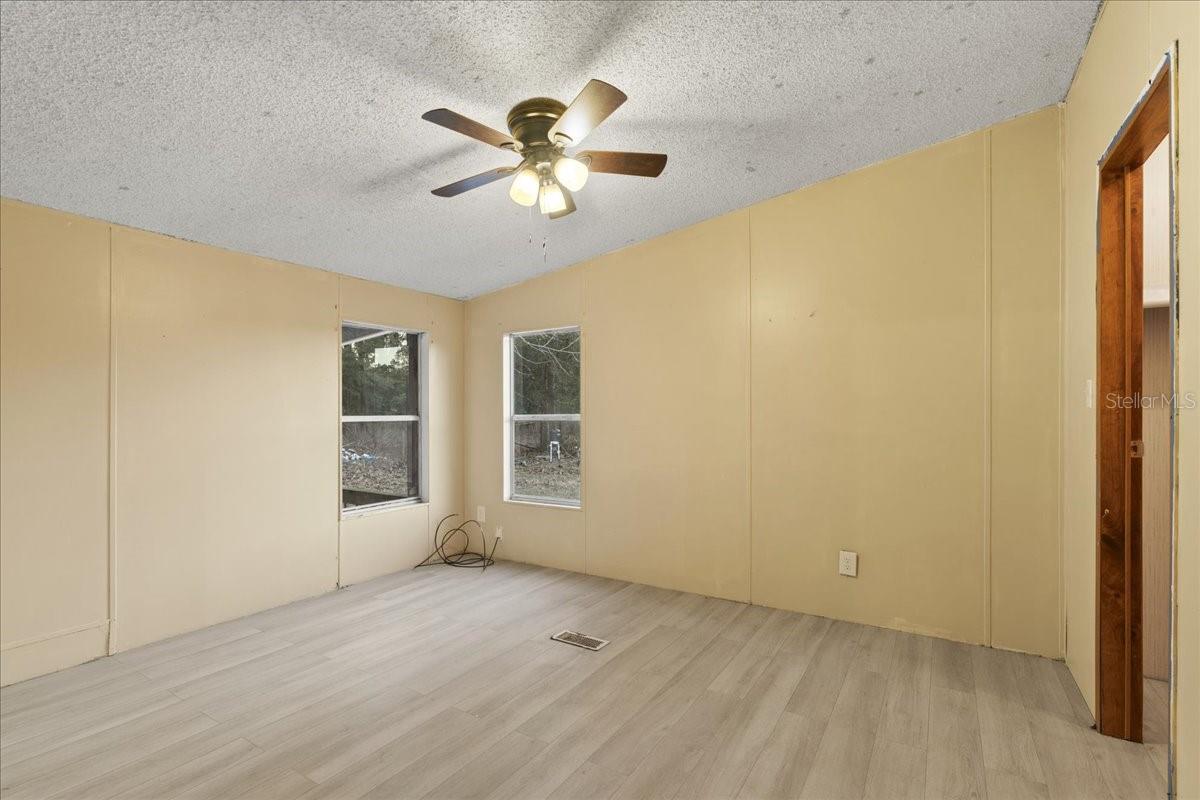 HOLIDAY FARMS - Residential