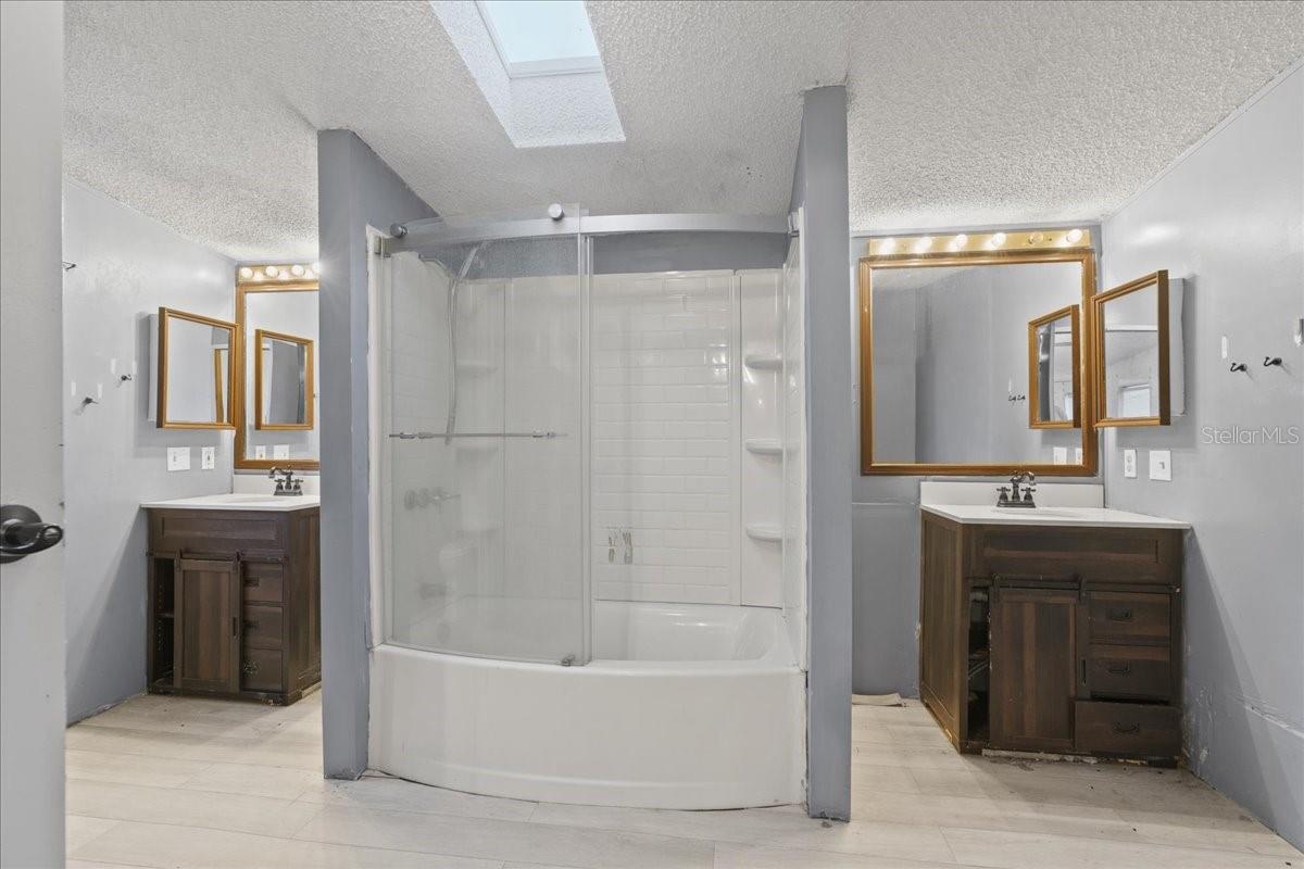 HOLIDAY FARMS - Residential