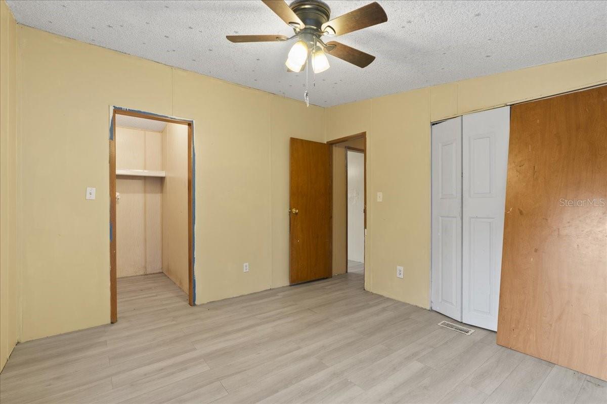 HOLIDAY FARMS - Residential