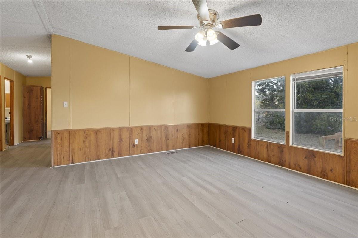 HOLIDAY FARMS - Residential