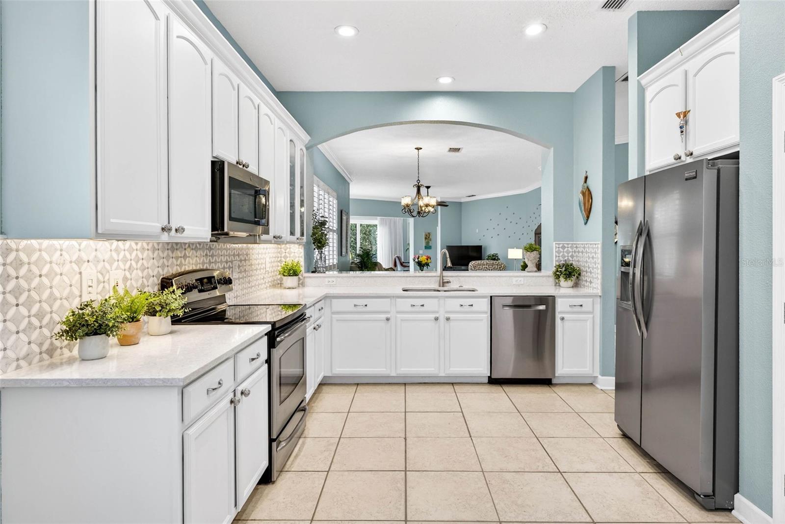 RIVER HILLS COUNTRY CLUB / FAIRWAY ONE - Residential