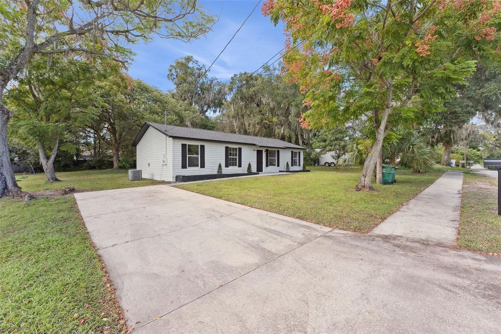 Photo of 230 S Chandler Avenue, Deland, FL 32724 (MLS # O6354095)