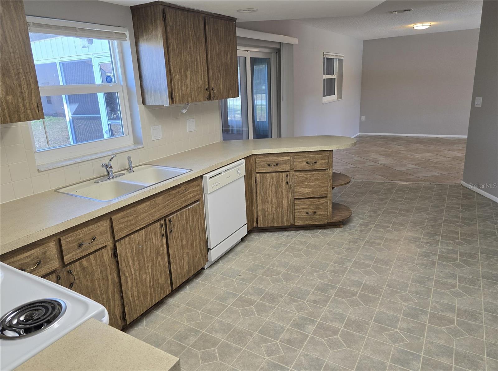 EXECUTIVE WOODS - Residential