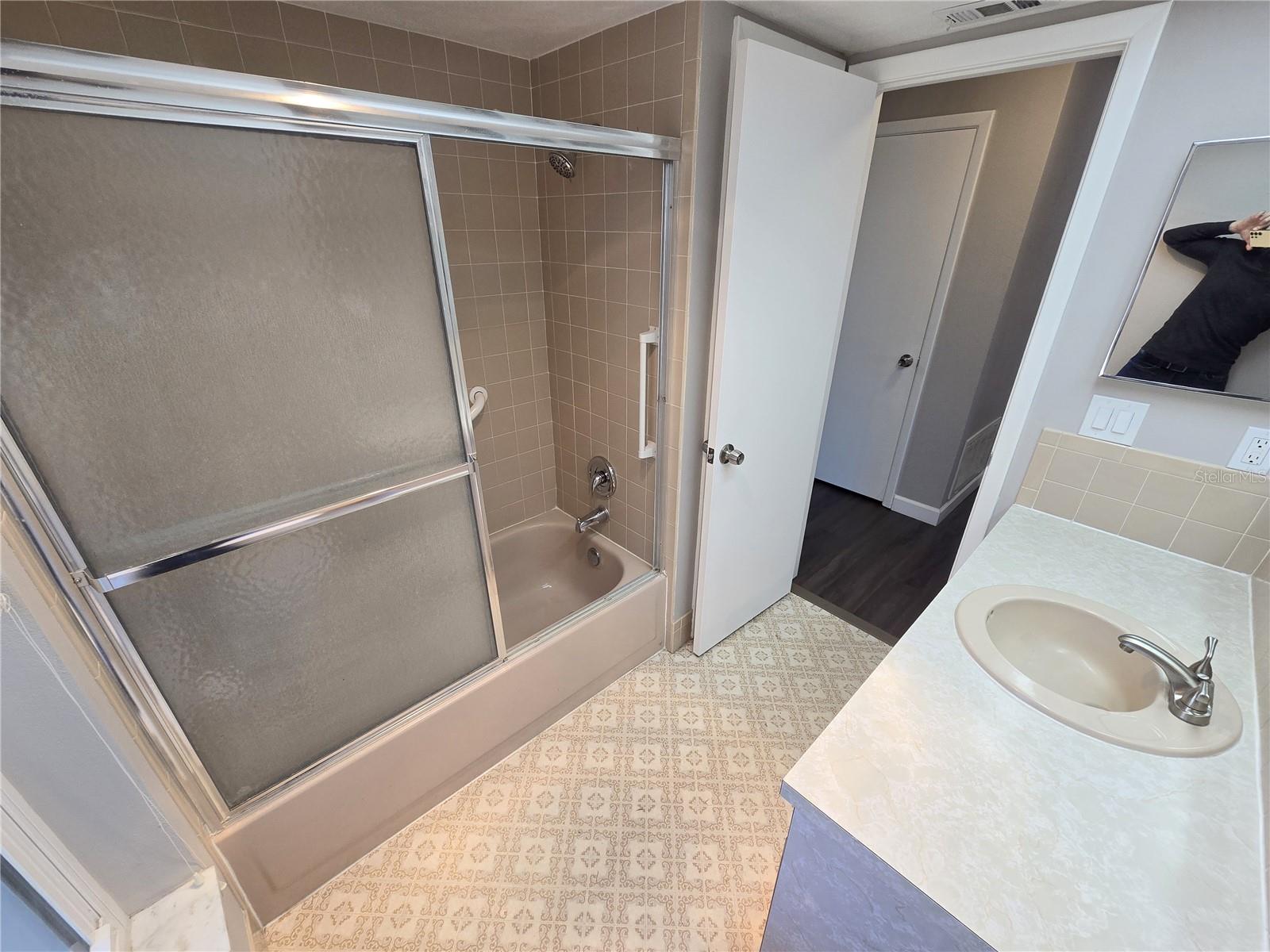 EXECUTIVE WOODS - Residential