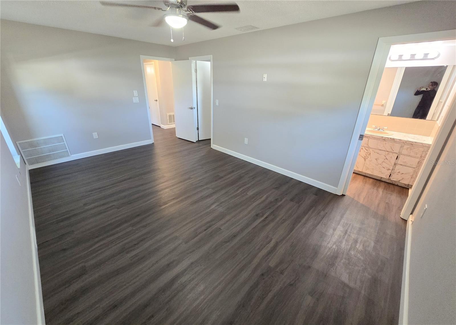 EXECUTIVE WOODS - Residential