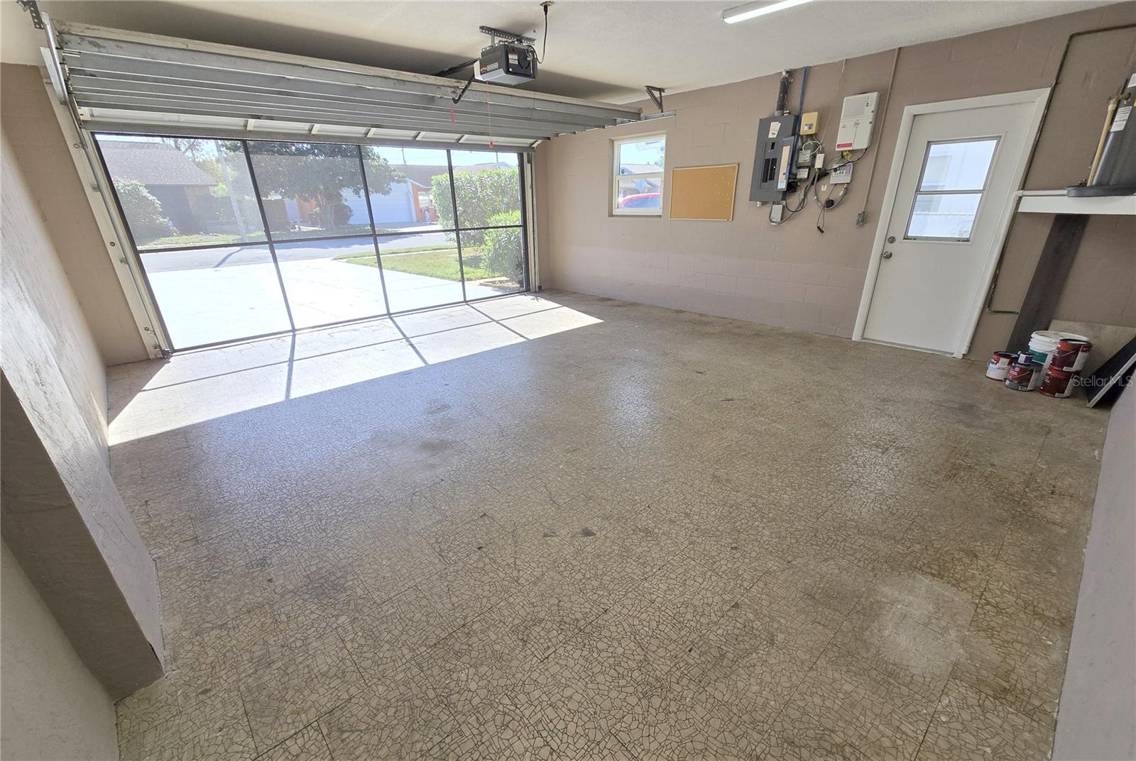 EXECUTIVE WOODS - Residential