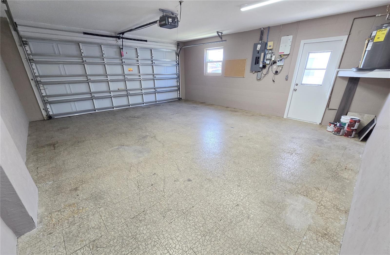 EXECUTIVE WOODS - Residential