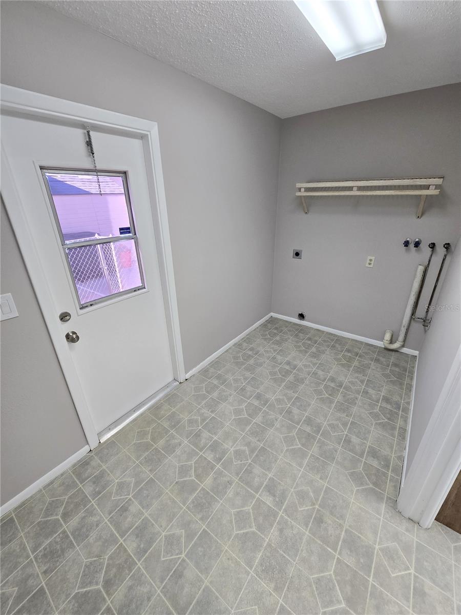 EXECUTIVE WOODS - Residential