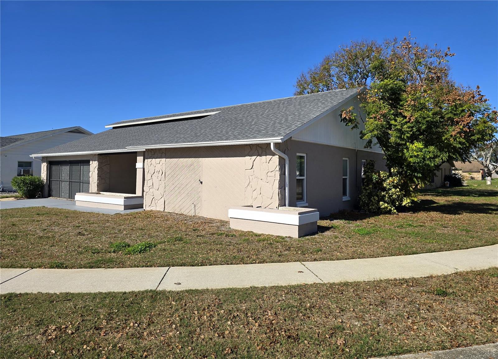 EXECUTIVE WOODS - Residential