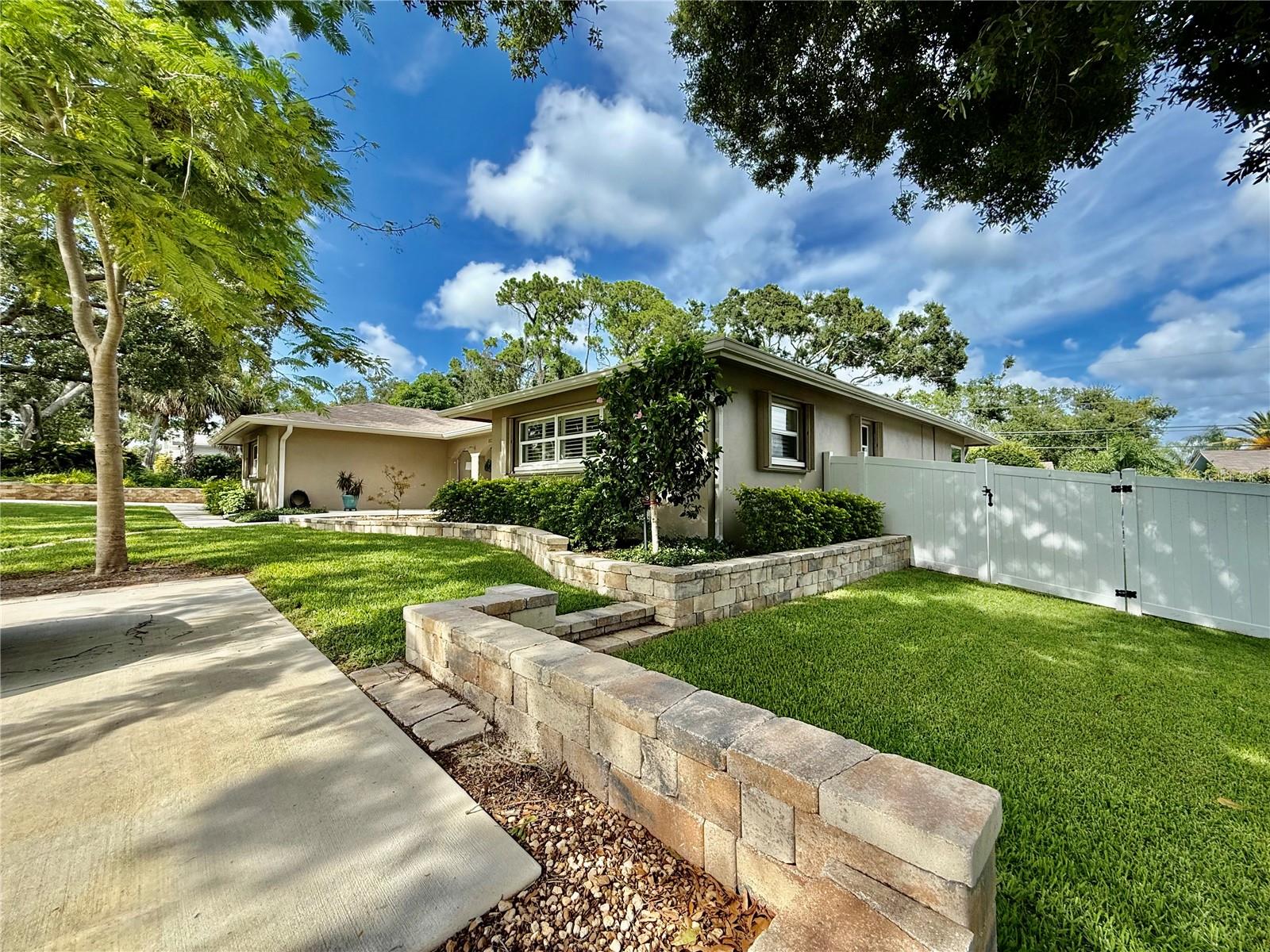 1135 FOUNTAINHEAD DRIVE