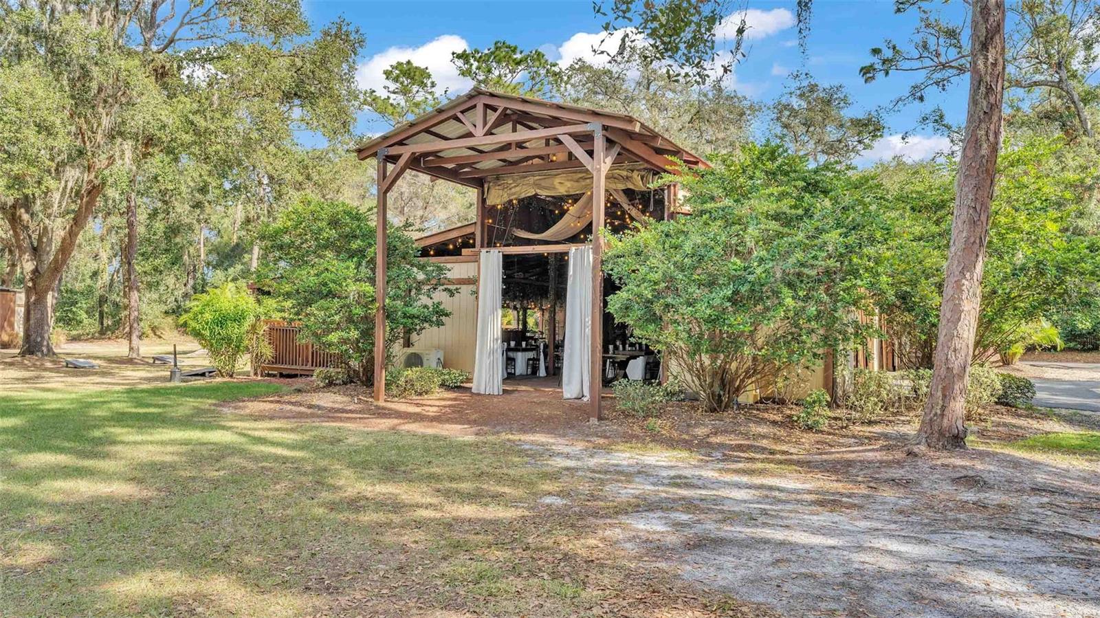 5602 THONOTOSASSA ROAD
