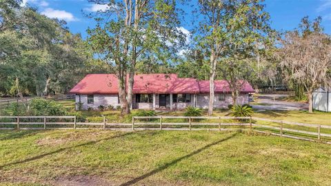 A home in PLANT CITY