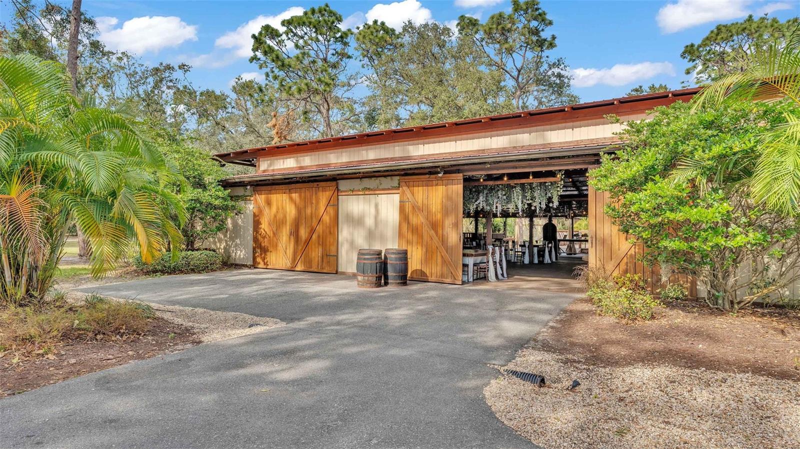 5602 THONOTOSASSA ROAD