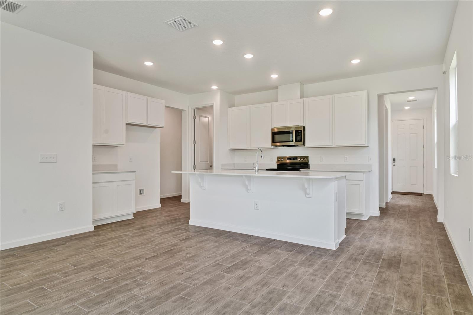 SEASONS AT SHORES OF LAKE DELL - Residential