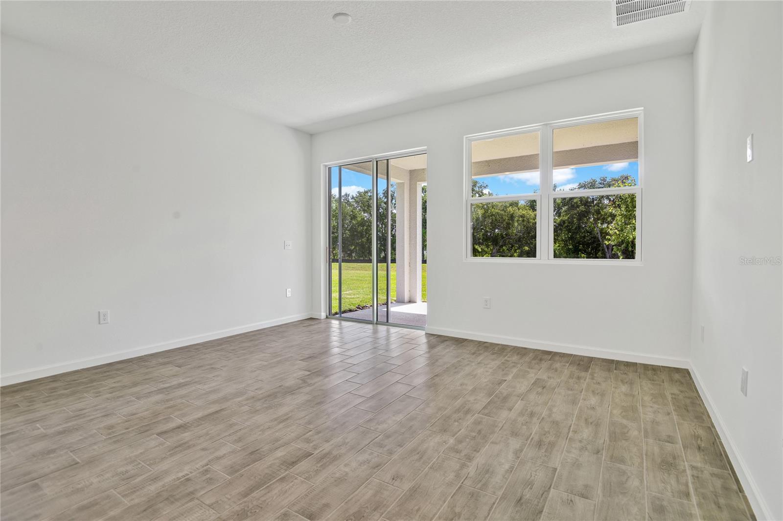 SEASONS AT SHORES OF LAKE DELL - Residential