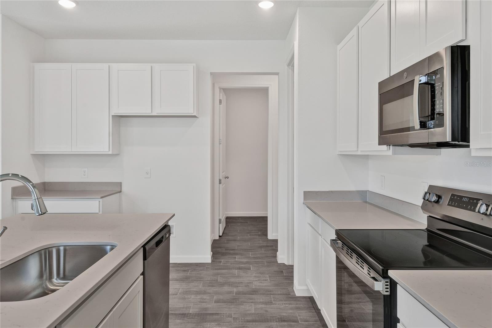 SEASONS AT SHORES OF LAKE DELL - Residential