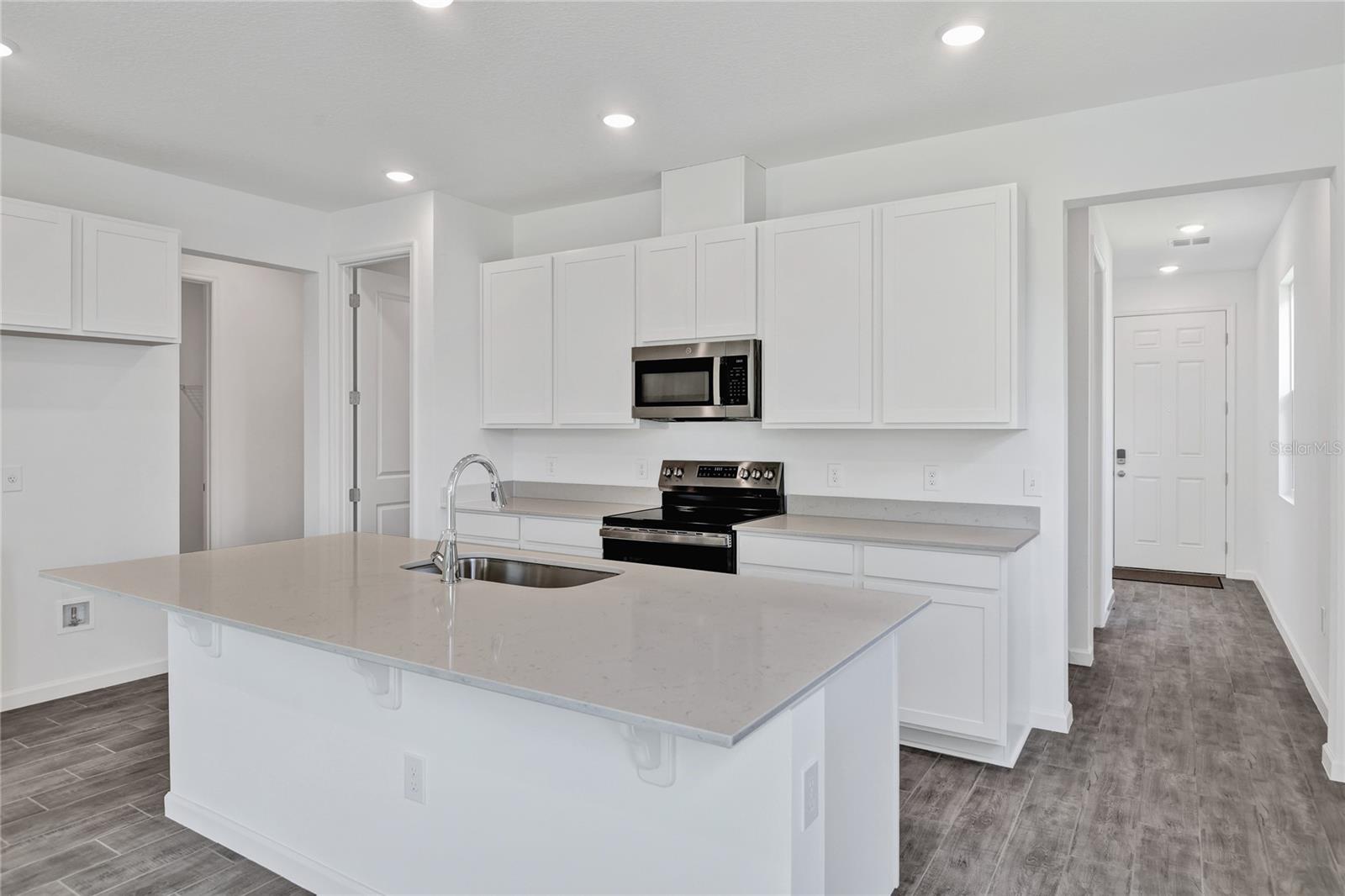 SEASONS AT SHORES OF LAKE DELL - Residential