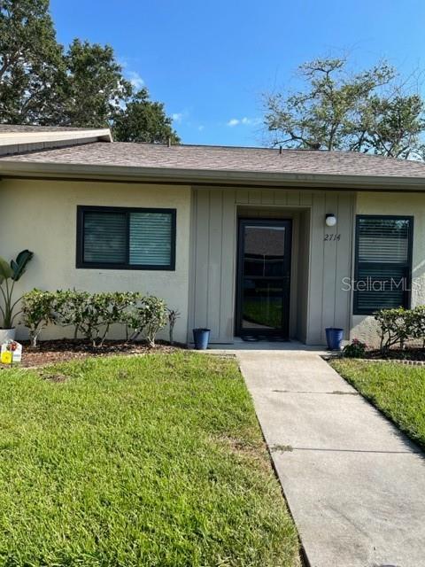 Beautiful Spacious Villa in West Bradenton!! Newly renovated in 2022, open concept kitchen to dining and living room. Enclosed lanai and outdoor patio. Community pool. Villa is close to the airport, hospitals, beaches, SCF, Sarasota, shopping, restaurants. Beautiful granite countertops and glass tile backsplash. Coffee bar in kitchen.