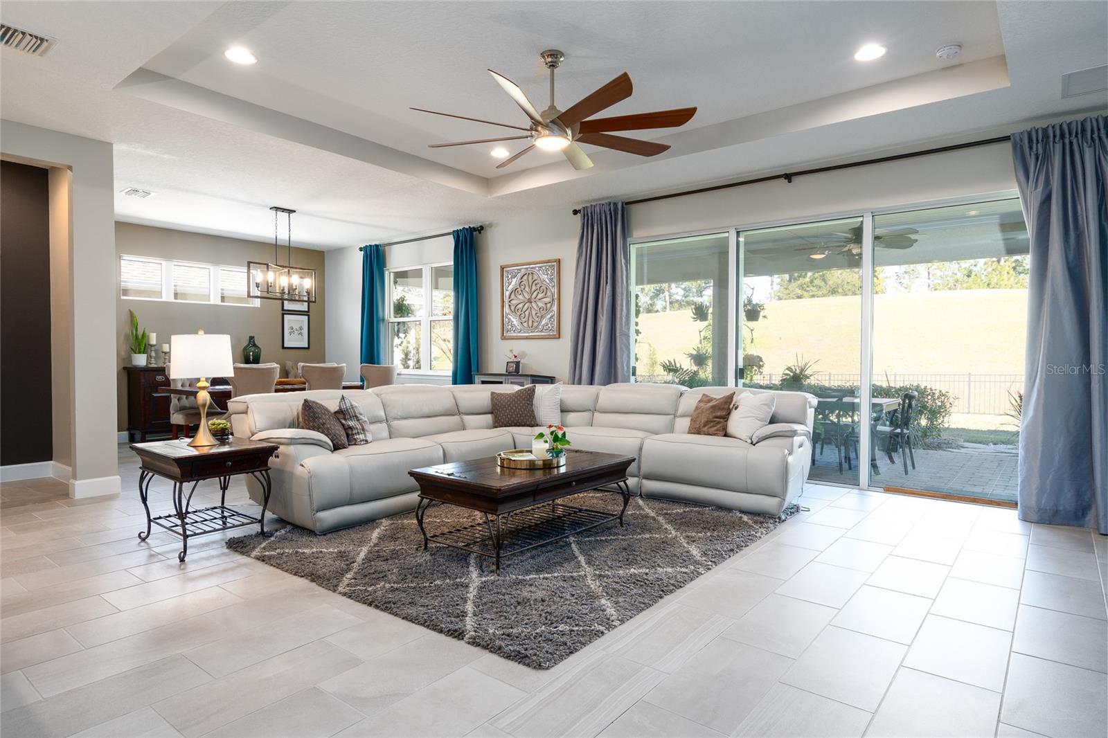 1227 VICTORIA HILLS