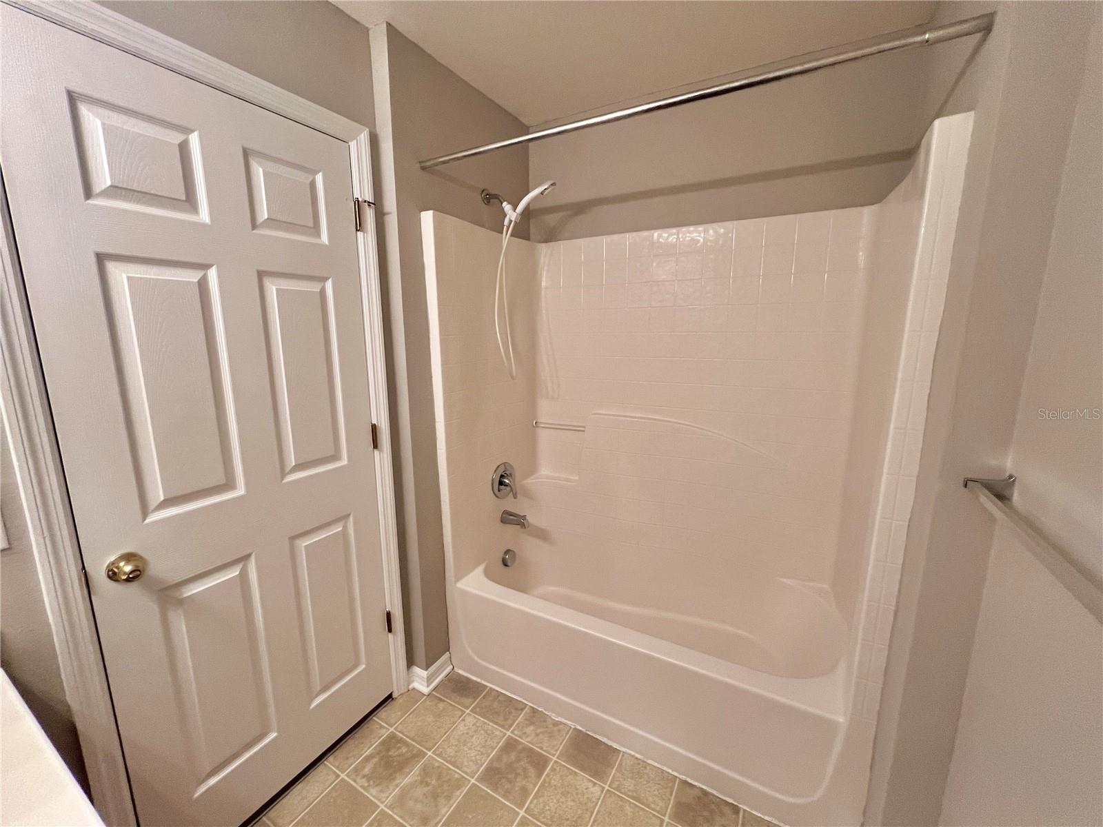 ASHBURN SQUARE TWNHMS - Residential Lease