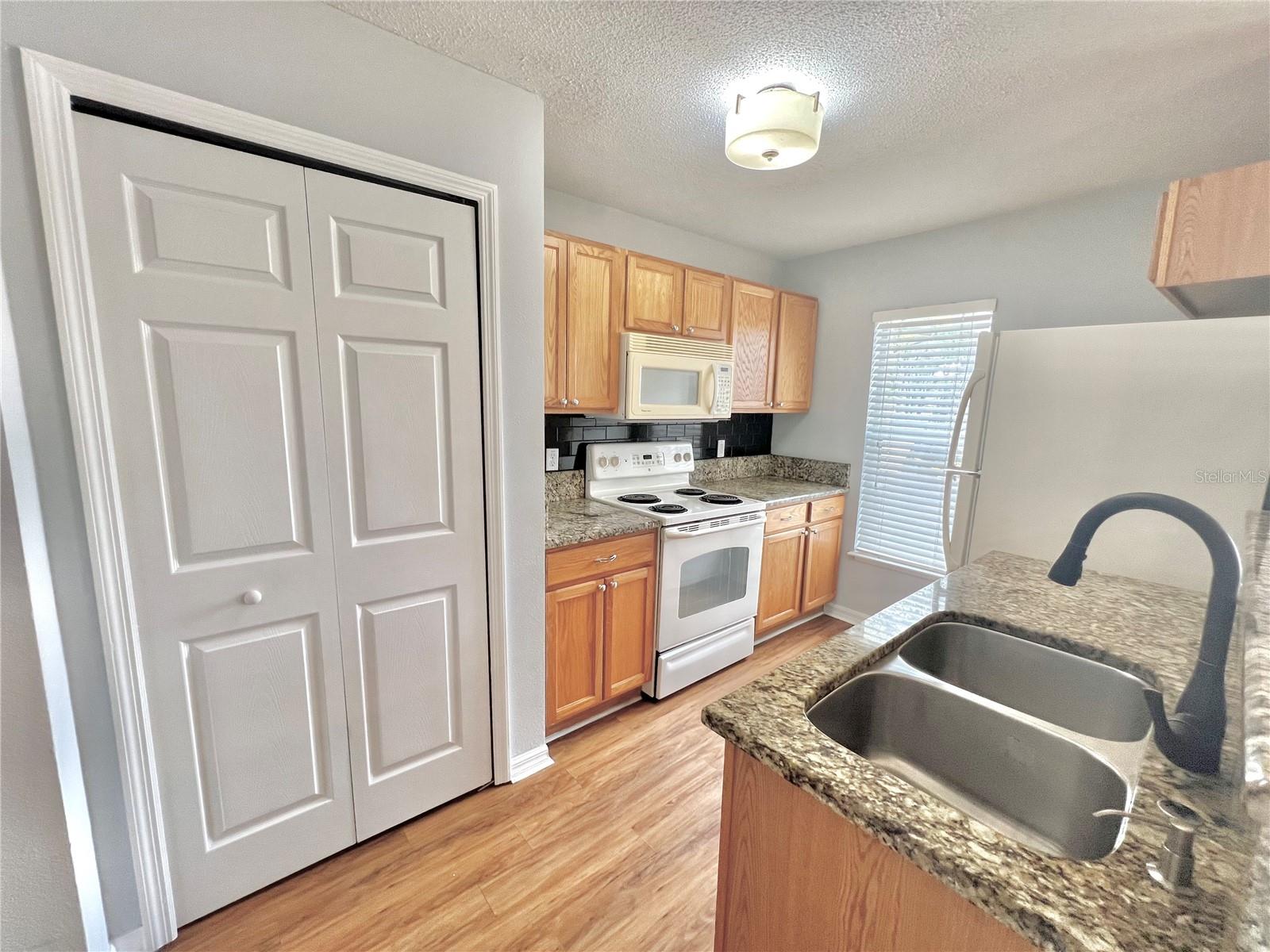 ASHBURN SQUARE TWNHMS - Residential Lease